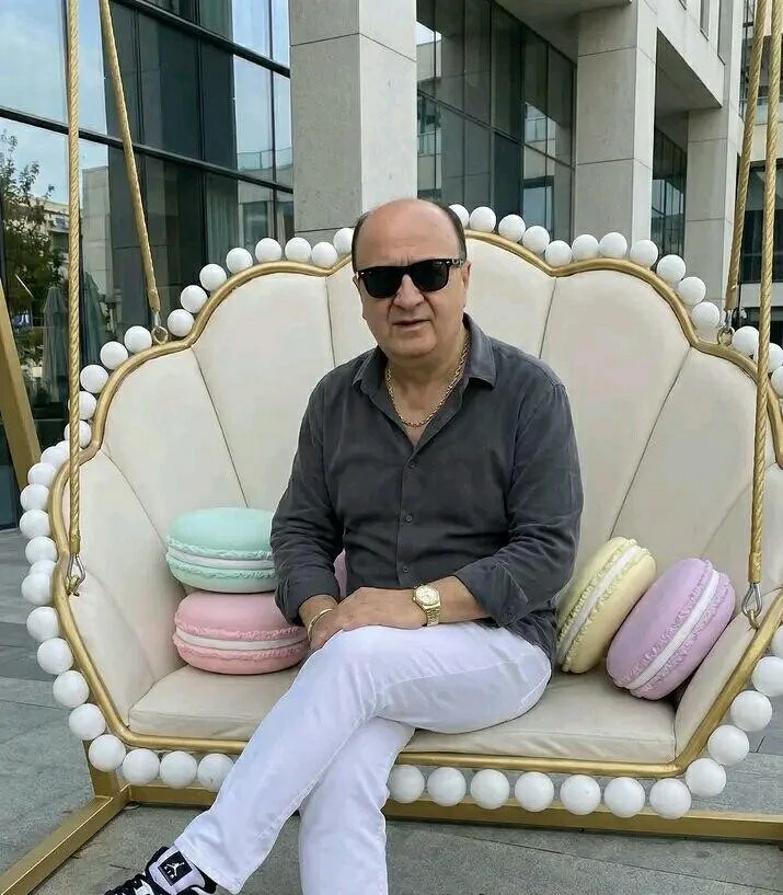 A middle-aged man with glasses in a yellow and blue striped shirt. This persona authorizes a testimonial for a residential loft timber audit and insulation extraction in Barnsley.